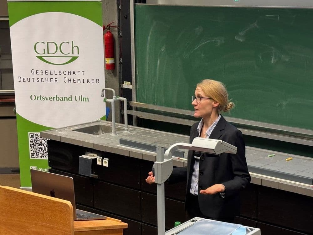 Functional graphenic materials and polymers to improve human health