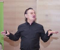 Alfred Flint vermittelt das chemische Gleichgewicht